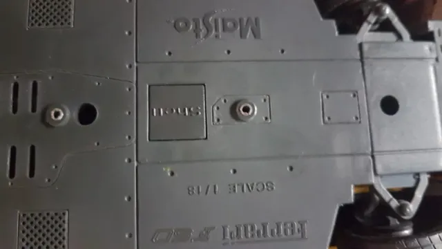 Ferrari f50 escalas 1/18 color amarillo y rojo.