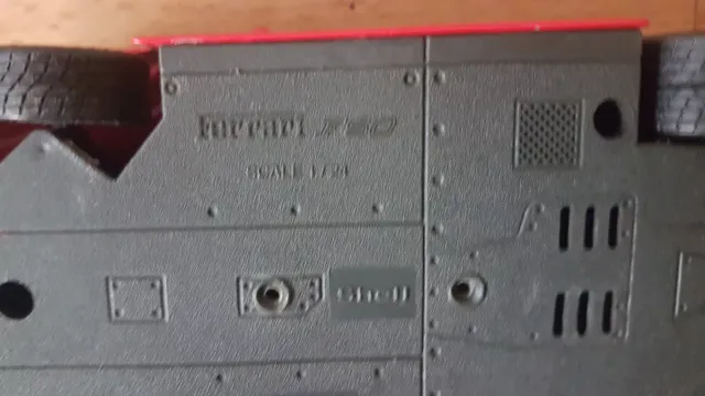 Ferrari f50 escalas 1/18 color amarillo y rojo.