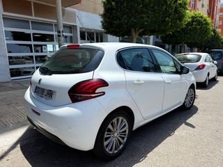 Peugeot 208 5P ALLURE 1.2L PureTech 82