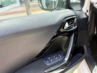 Peugeot 208 5P ALLURE 1.2L PureTech 82