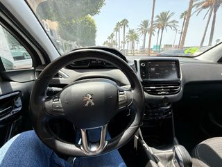 Peugeot 208 5P ALLURE 1.2L PureTech 82