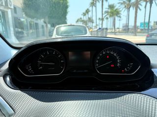 Peugeot 208 5P ALLURE 1.2L PureTech 82