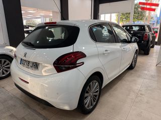 Peugeot 208 5P ALLURE 1.2L PureTech 82