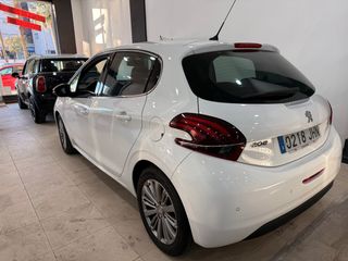 Peugeot 208 5P ALLURE 1.2L PureTech 82
