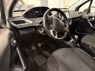 Peugeot 208 5P ALLURE 1.2L PureTech 82