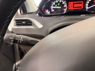 Peugeot 208 5P ALLURE 1.2L PureTech 82