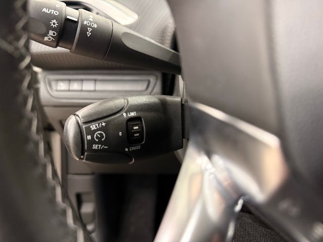 Peugeot 208 5P ALLURE 1.2L PureTech 82