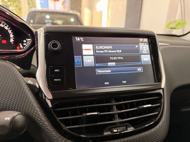 Peugeot 208 5P ALLURE 1.2L PureTech 82