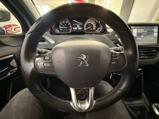 Peugeot 208 5P ALLURE 1.2L PureTech 82