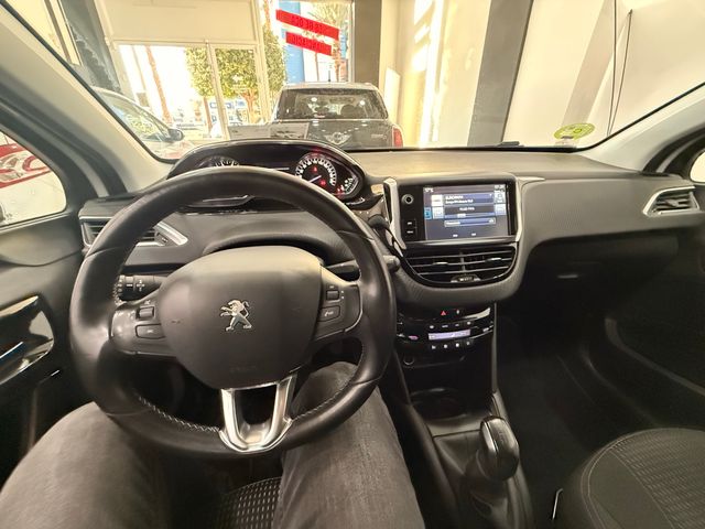 Peugeot 208 5P ALLURE 1.2L PureTech 82