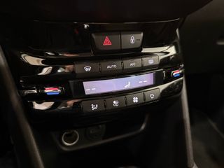 Peugeot 208 5P ALLURE 1.2L PureTech 82