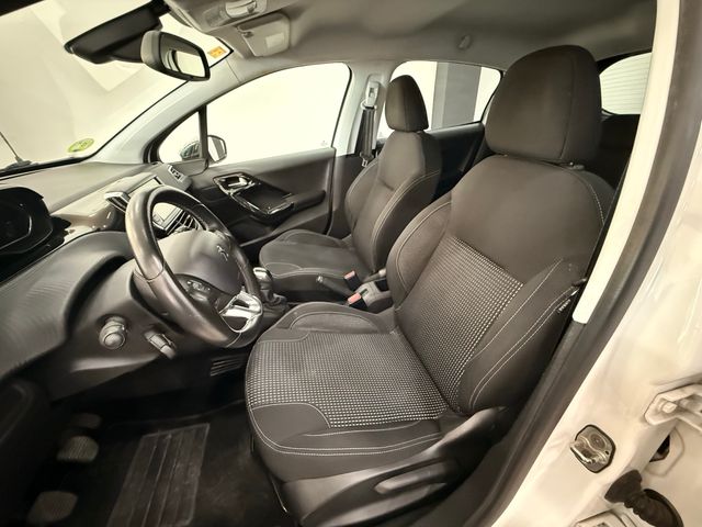Peugeot 208 5P ALLURE 1.2L PureTech 82