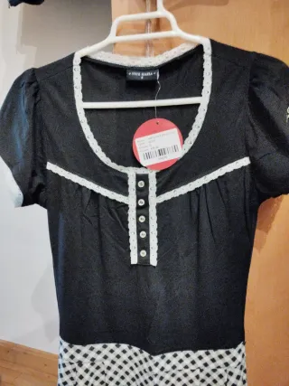 Vestido negro y blanco chica