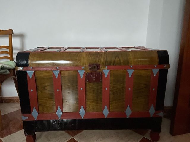 Baúl vintage madera y metal