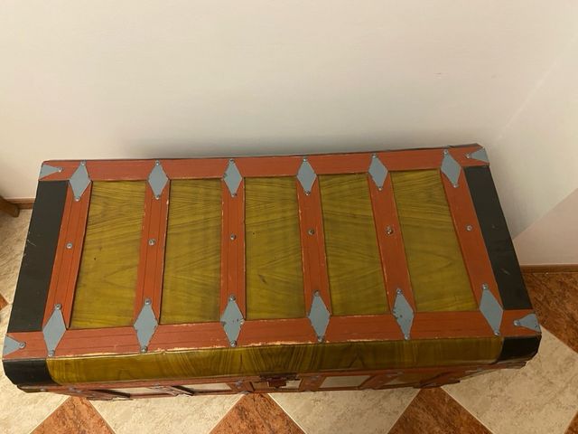 Baúl vintage madera y metal