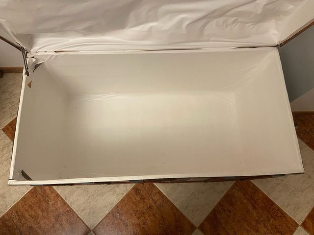 Baúl vintage madera y metal