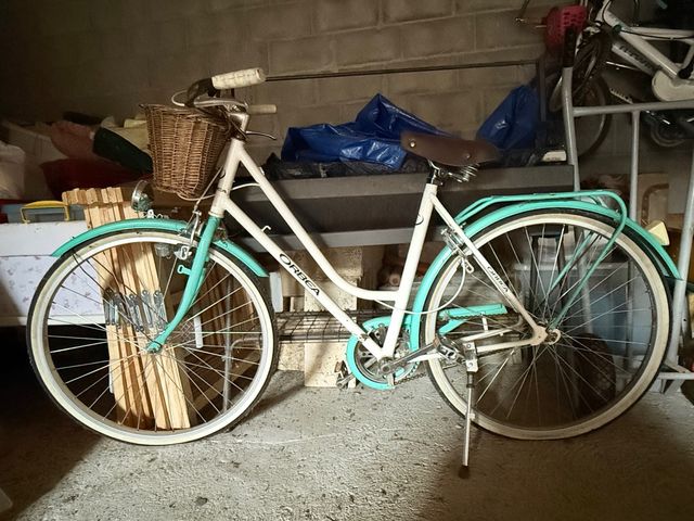 Bicicleta Paseo Orbea Blanca y Turquesa
