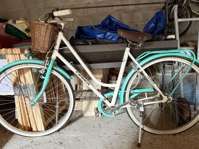 Bicicleta Paseo Orbea Blanca y Turquesa