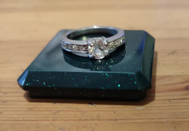 Set di gioielli con collana, anello e orecchini