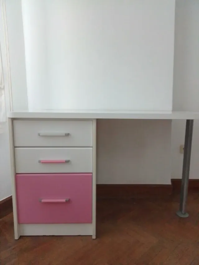 Escritorio juvenil blanco y rosa