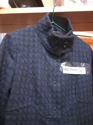 117- Abrigo Benetton Talla 42 azul negro