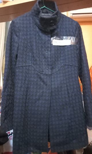 117- Abrigo Benetton Talla 42 azul negro