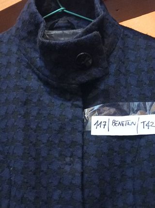 117- Abrigo Benetton Talla 42 azul negro