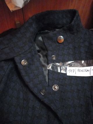 117- Abrigo Benetton Talla 42 azul negro