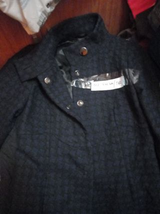 117- Abrigo Benetton Talla 42 azul negro