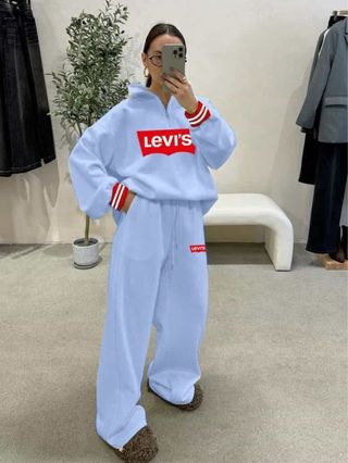 Conjunto chándal Levi's verde y rosa