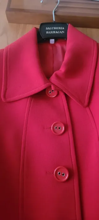 Traje pantalón rojo talla 42. Marca MODAS PIMOR, S