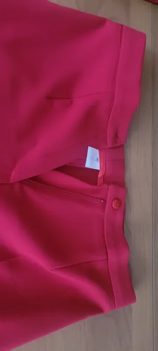 Traje pantalón rojo talla 42. Marca MODAS PIMOR, S