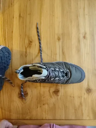 Botas unisex de senderismo grises y verdes