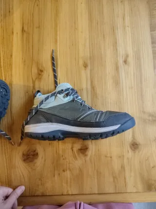 Botas unisex de senderismo grises y verdes