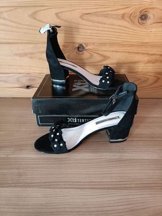 Sandalias Efecto Gamuza con Etiqueta Color Negro