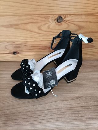 Sandalias Efecto Gamuza con Etiqueta Color Negro