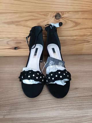 Sandalias Efecto Gamuza con Etiqueta Color Negro