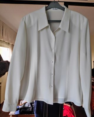 Blusa de manga larga color marfil. El corte Inglés