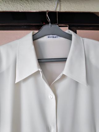 Blusa de manga larga color marfil. El corte Inglés