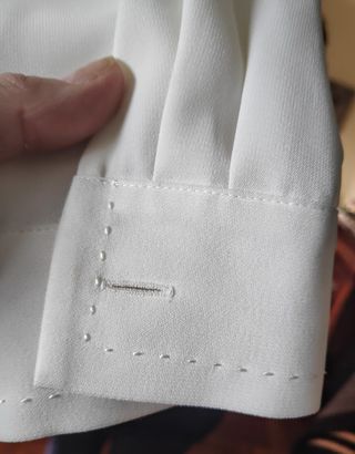 Blusa de manga larga color marfil. El corte Inglés