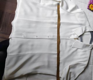 Blusa de manga larga color marfil. El corte Inglés