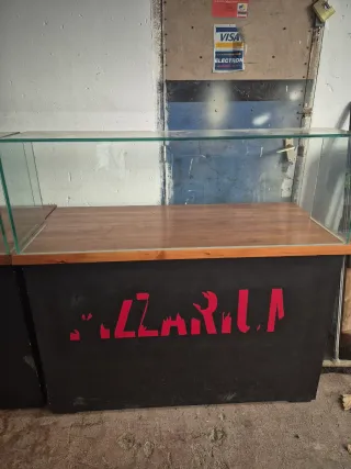 Expositor de cristal y madera