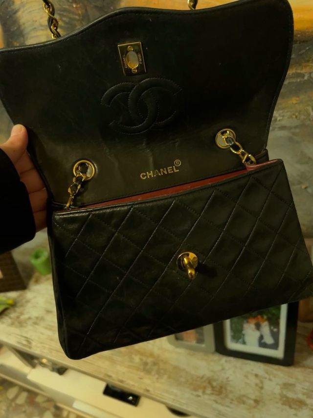 Borsa Chanel nera e dorata