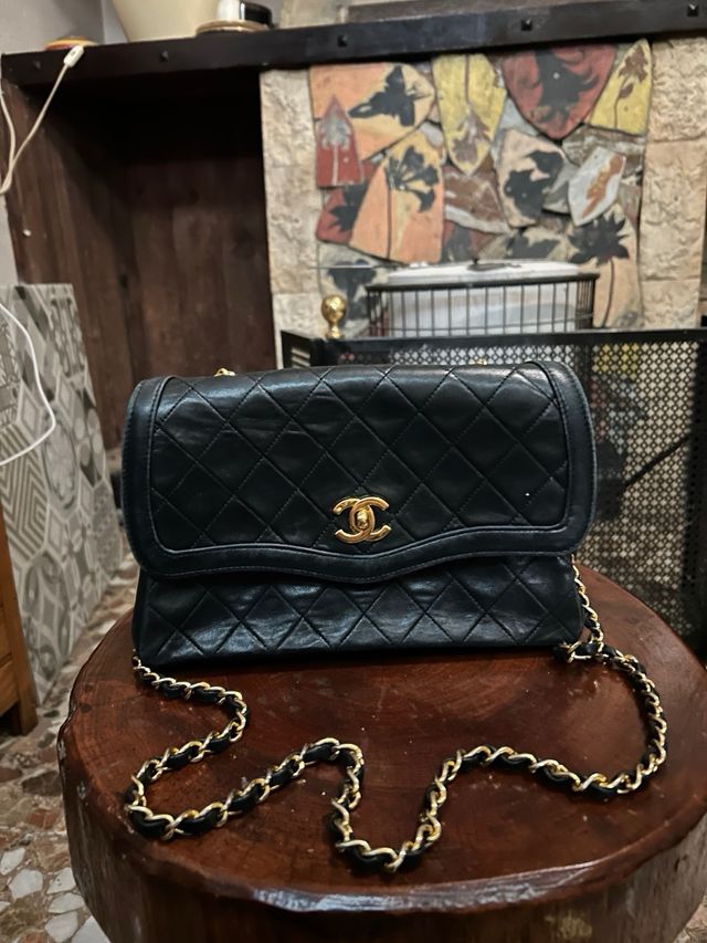 Borsa Chanel nera e dorata