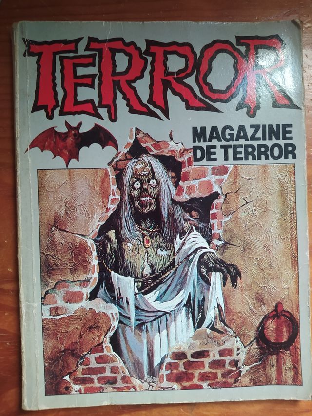 Rivista di Terrore Antico con Illustrazioni