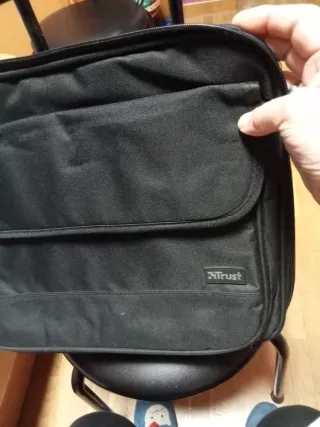 Maletín para portátil Trust negro