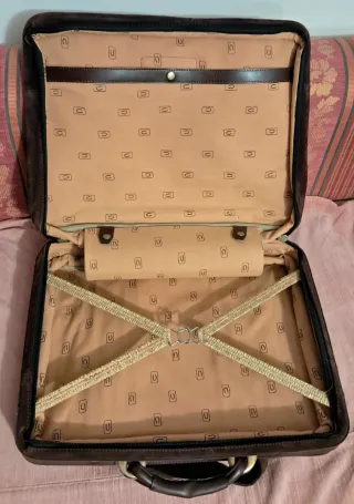 Maleta de piel marrón