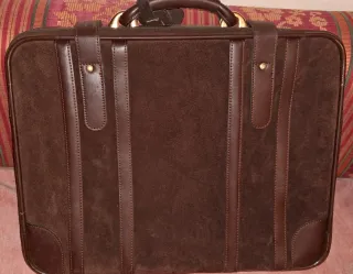 Maleta de piel marrón