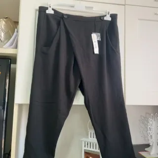 Pantaloni neri donna design a portafoglio