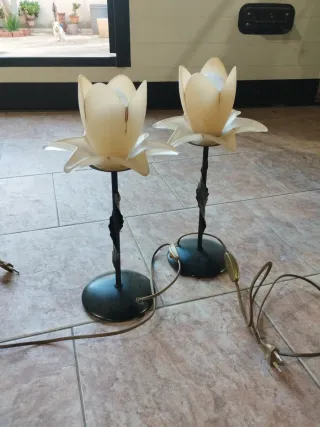 Lámpara de techo dorada y beige